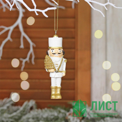 Украшение декор.подвеска пластик &quot;Солдатик Рождественский&quot; 10см цв.белый/золото арт.916-1735 Украшение декор.подвеска пластик "Солдатик Рождественский" 10см цв.белый/золото арт.916-1735